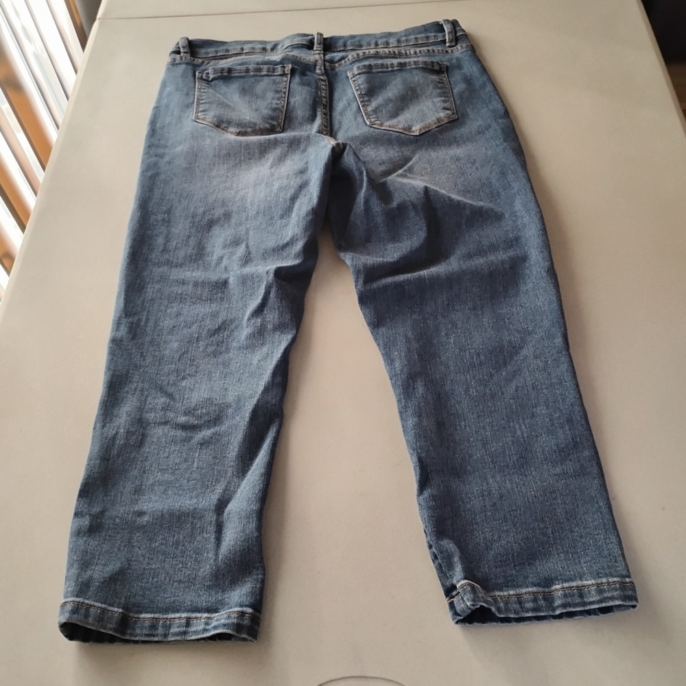 SOHO Embroidered Cropped Jeans – Size 6 – Floral Detail - Picture 7 of 9